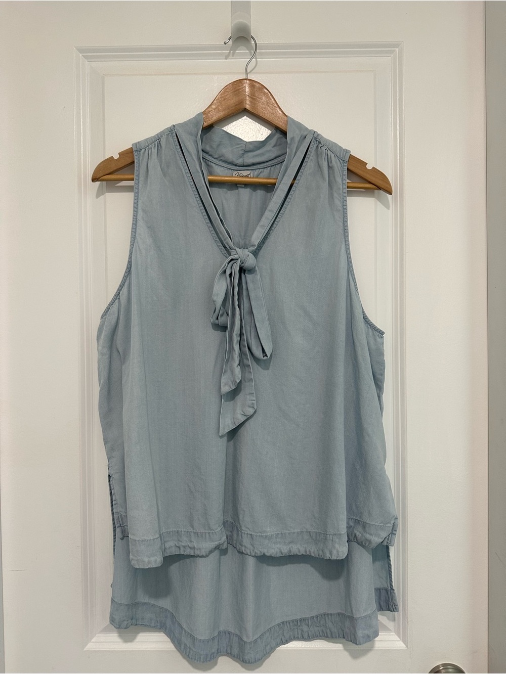 Kismet Light Blue Tie-Neck Sleeveless Shirt Flowy Feminine Women’s Size XL